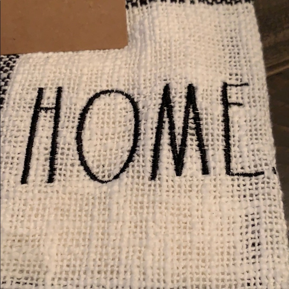 🎀Rae Dunn HOME Embroidered Throw - Picture 4 of 5